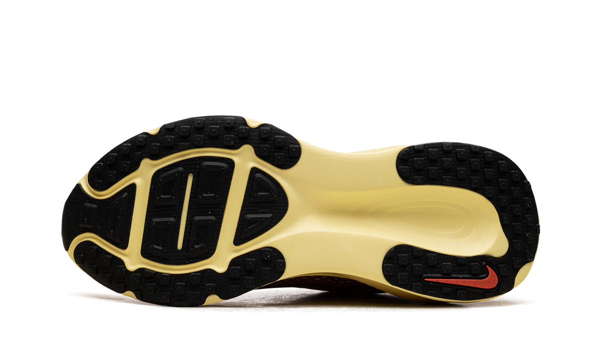 Nike Vomero 18 SE "International Running Pack - Vivid Sulfur" IH3576 999