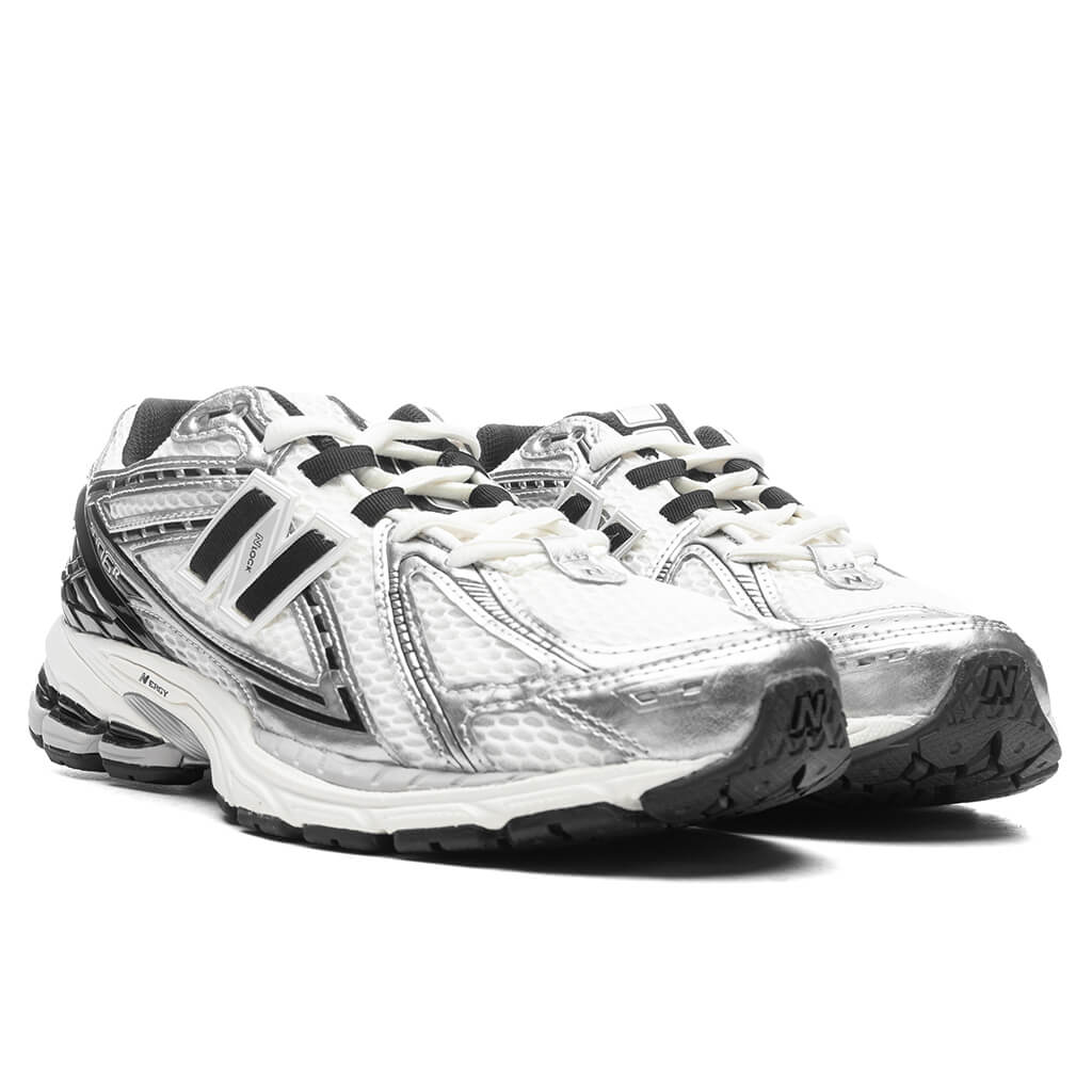New Balance 1906R - Silver Metallic/Black/Sea Salt