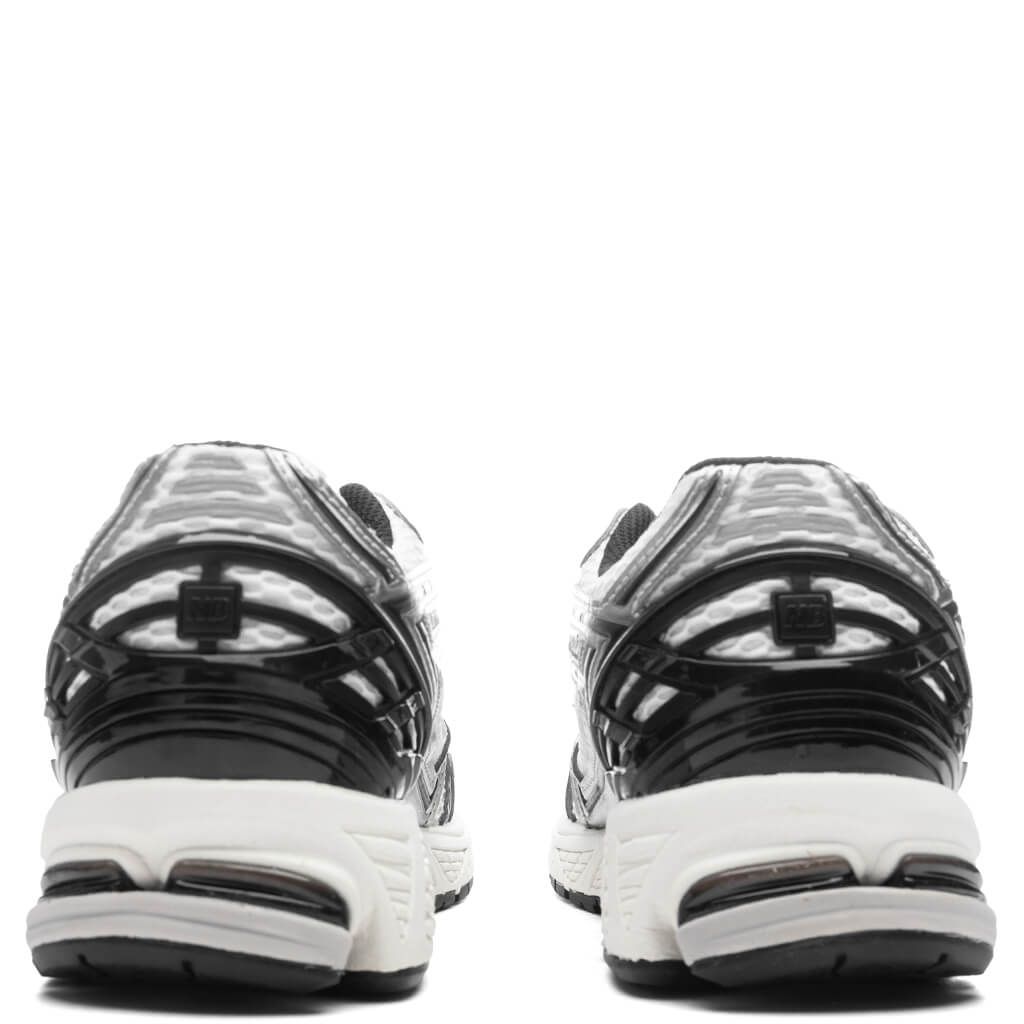 New Balance 1906R - Silver Metallic/Black/Sea Salt