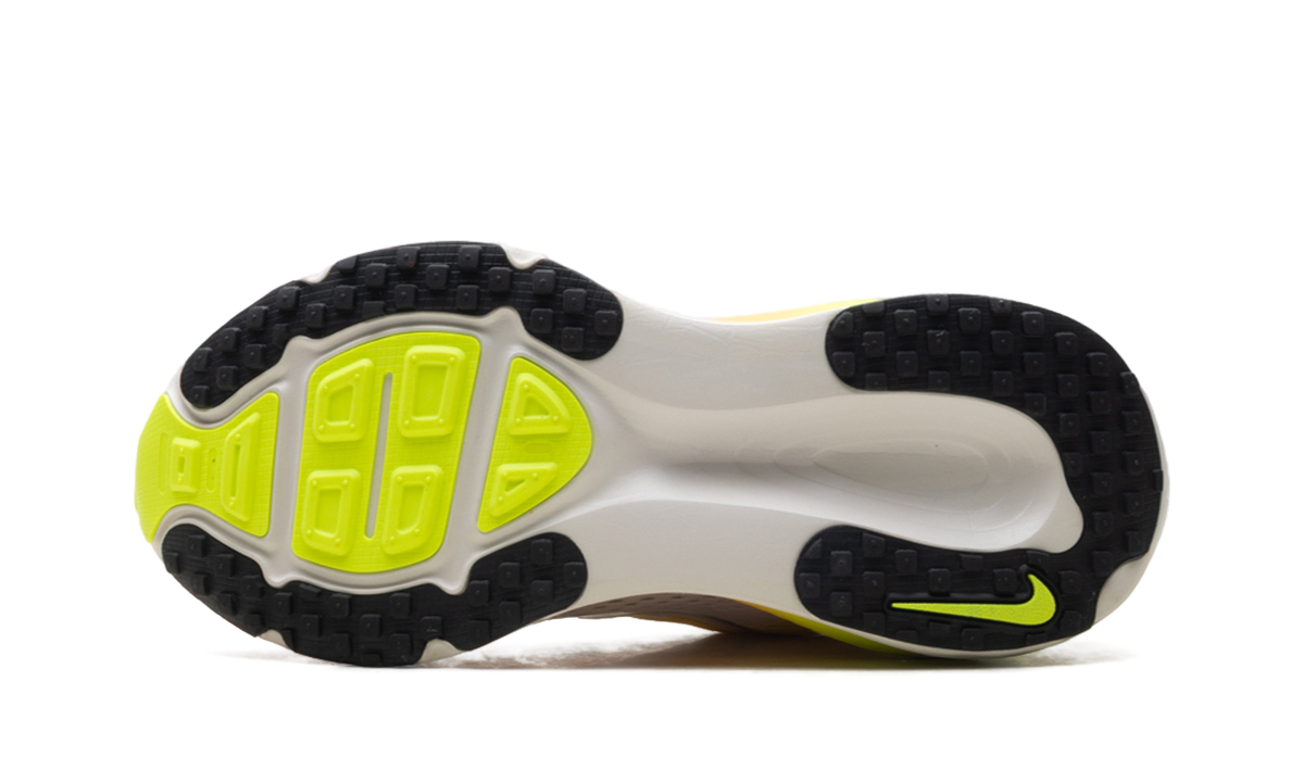 Nike Vomero 18 WMNS "Phantom Light Wild Mango Volt" HM6804 002