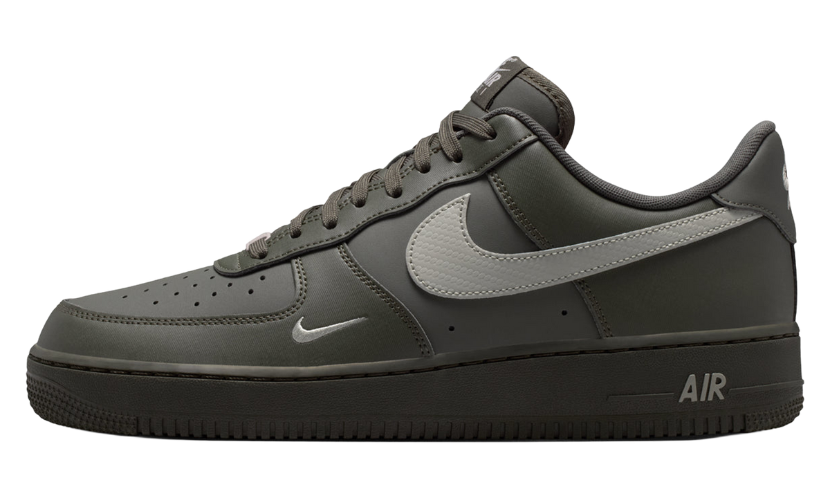 Nike Air Force 1 Low '07 "Carbon Fiber Swoosh Newsprint College Grey" IV5732 001