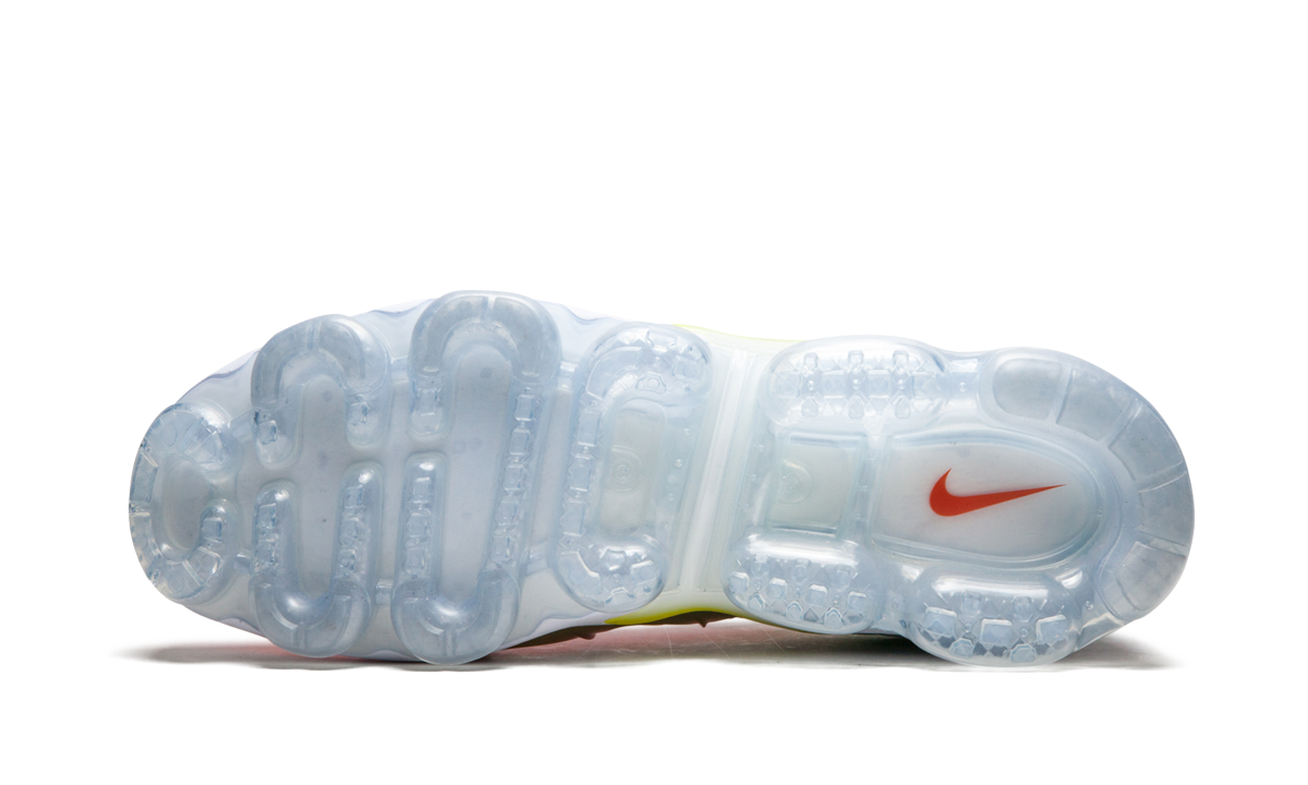 Nike Air Vapormax Plus "Retuned Air" 924453 103