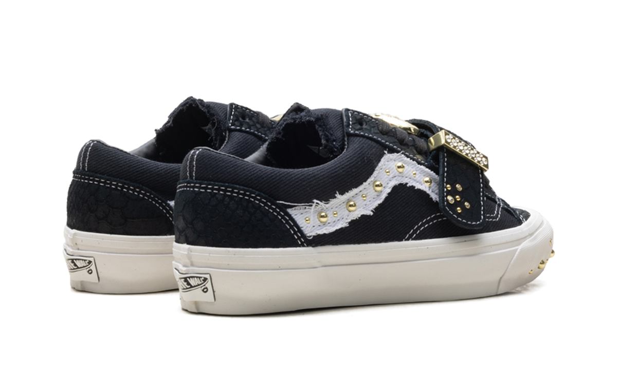Vans Premium Old Skool 36 "Metagirl Buckle Black White" VN000ZAZHAB