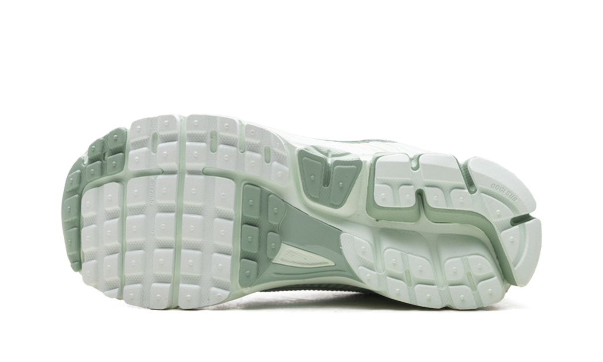 Nike Zoom Vomero 5 WMNS "Barely Green Steam Metallic Silver" IV4311 300