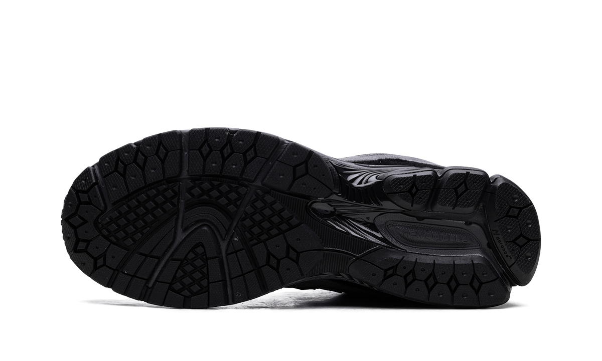 New Balance 2002R "Black Magnet" M2002RBL