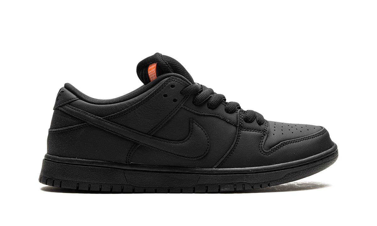 Nike SB Dunk "Triple Black" FJ1674 001
