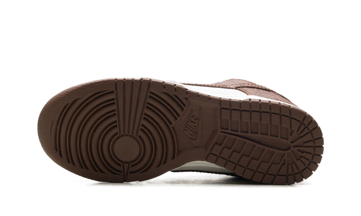 Nike Dunk Low WMNS "Embossed Baroque Sail Fauna Brown" IF3944 100