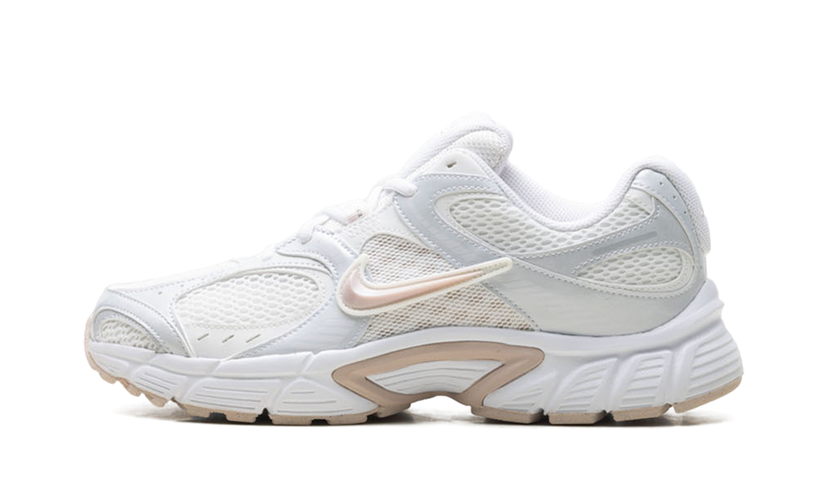Nike V5 RNR WMNS "Summit White / Silt Red" HQ7901 110