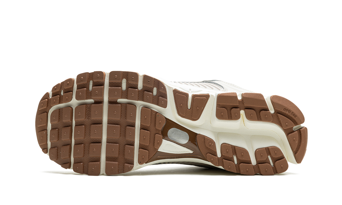 Nike ZOOM VOMERO 5 WMNS "Light Orewood Brown" FZ3780 101