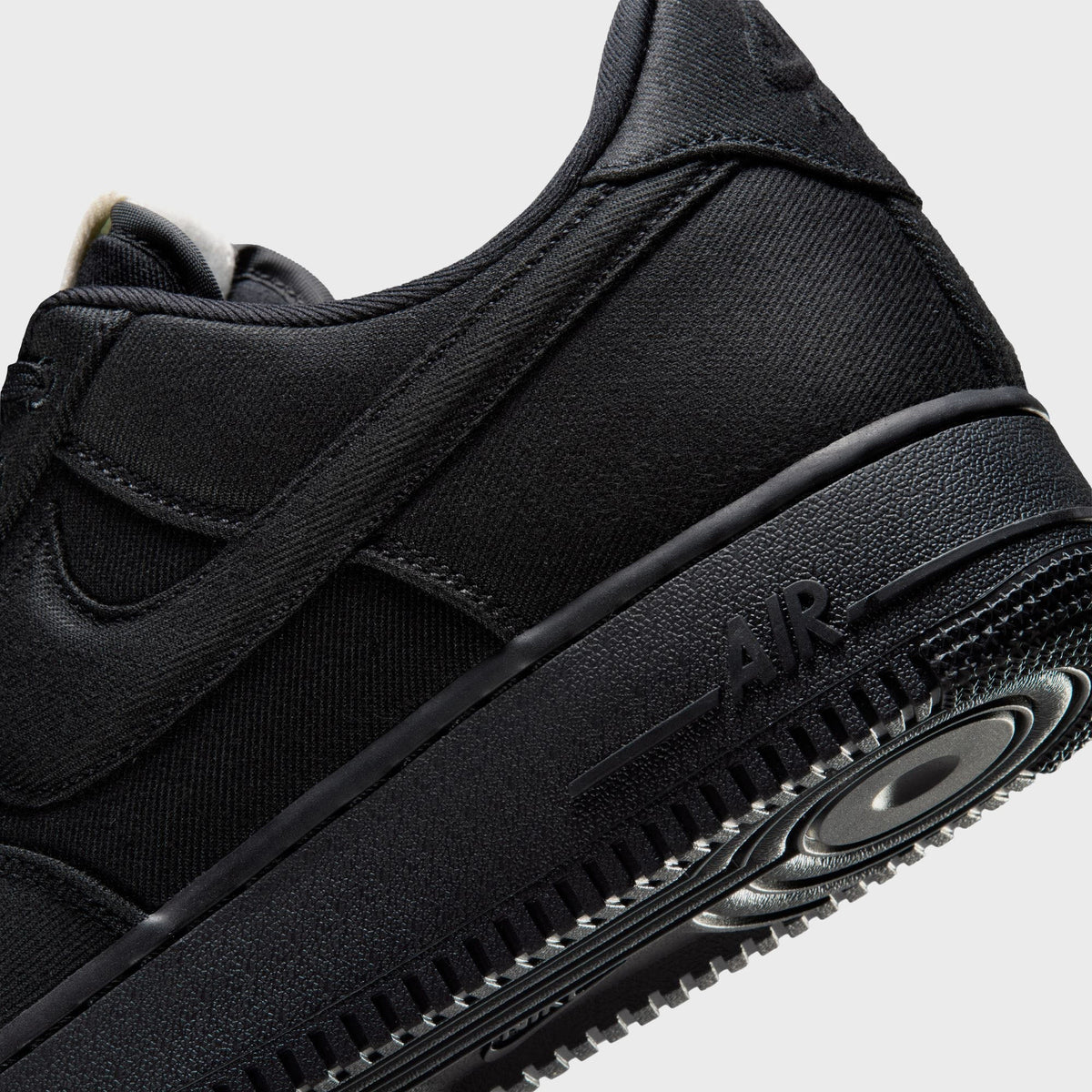 Nike Air Force 1 '07 LV8 - Black / Sail / Phantom