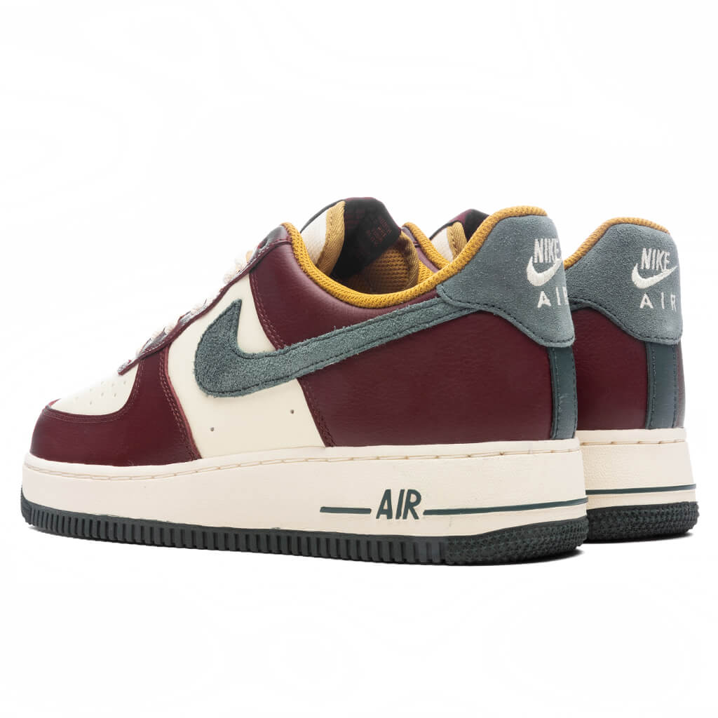 Nike Air Force 1 '07 Lv8 - Coconut Milk/Vintage Green/Dark Team Red