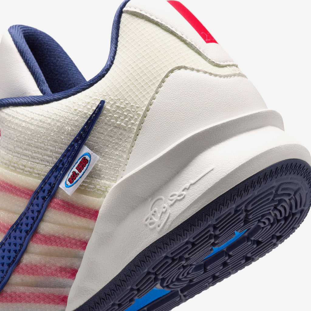 Nike Wmns Sabrina 3 NRG