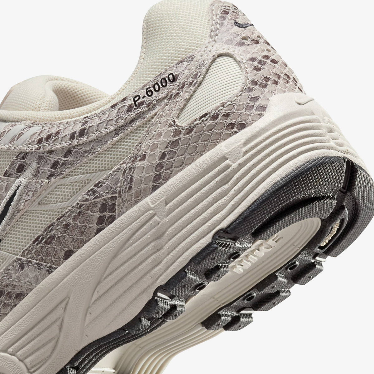 Nike Wmns P-6000 SE