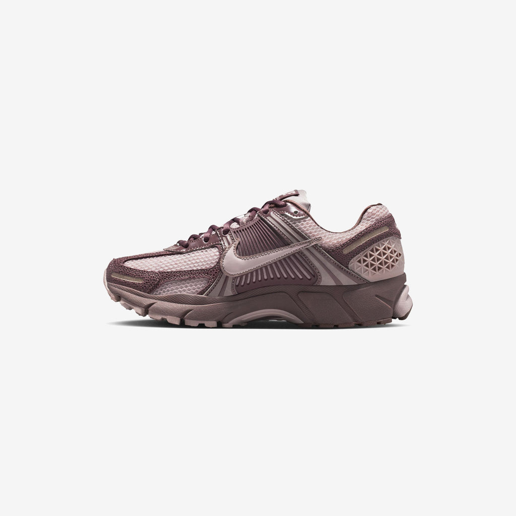 Nike Wmns Zoom Vomero 5