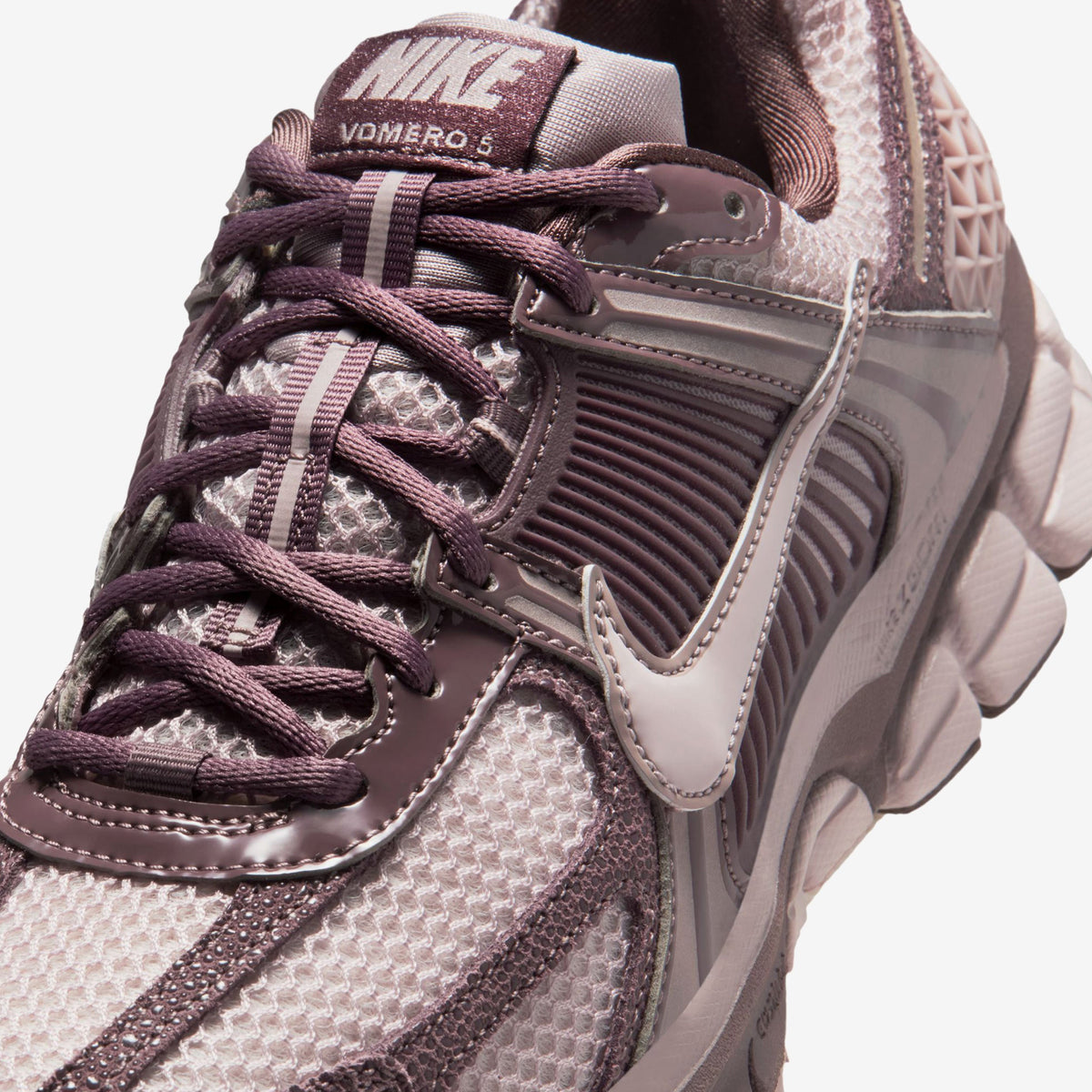 Nike Wmns Zoom Vomero 5