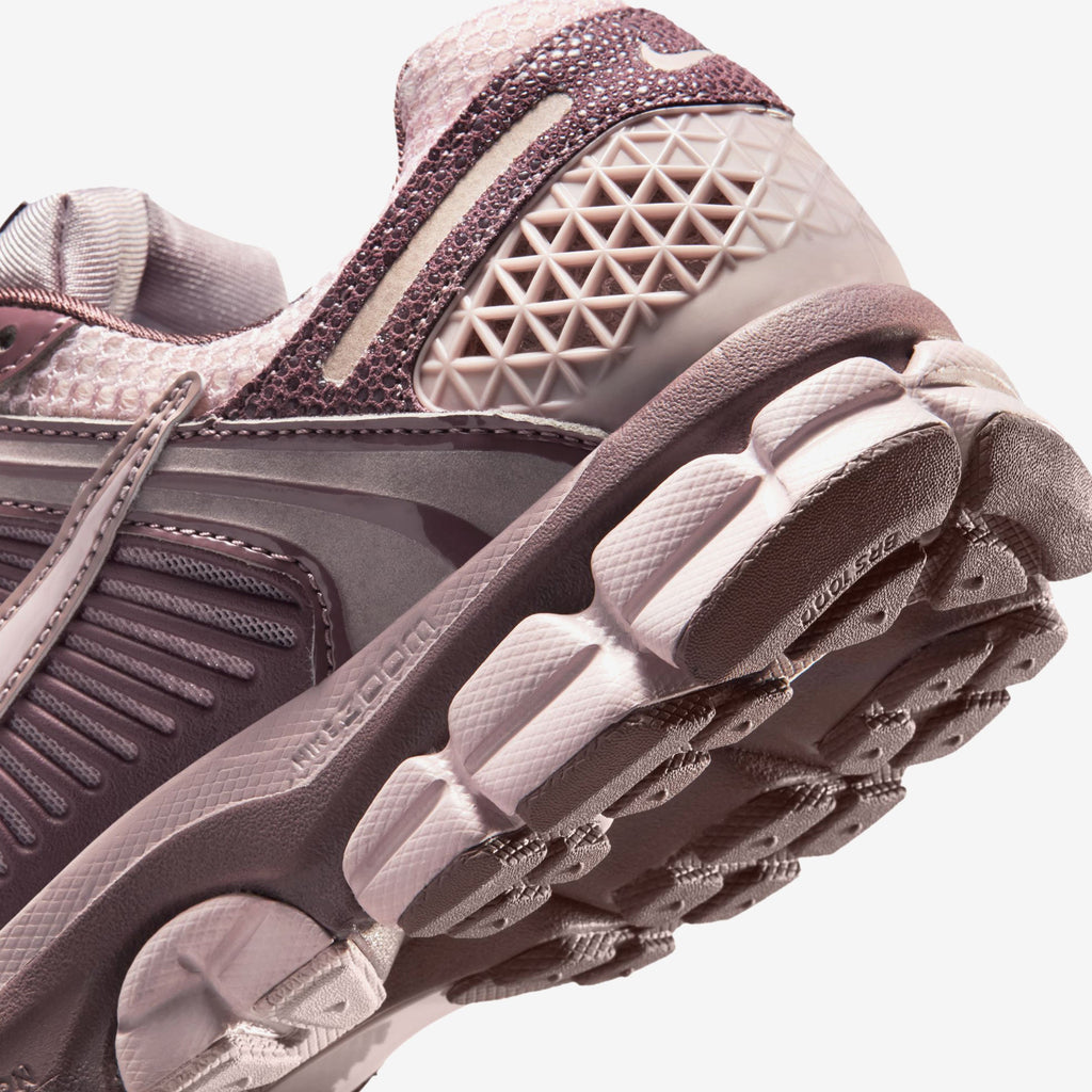 Nike Wmns Zoom Vomero 5