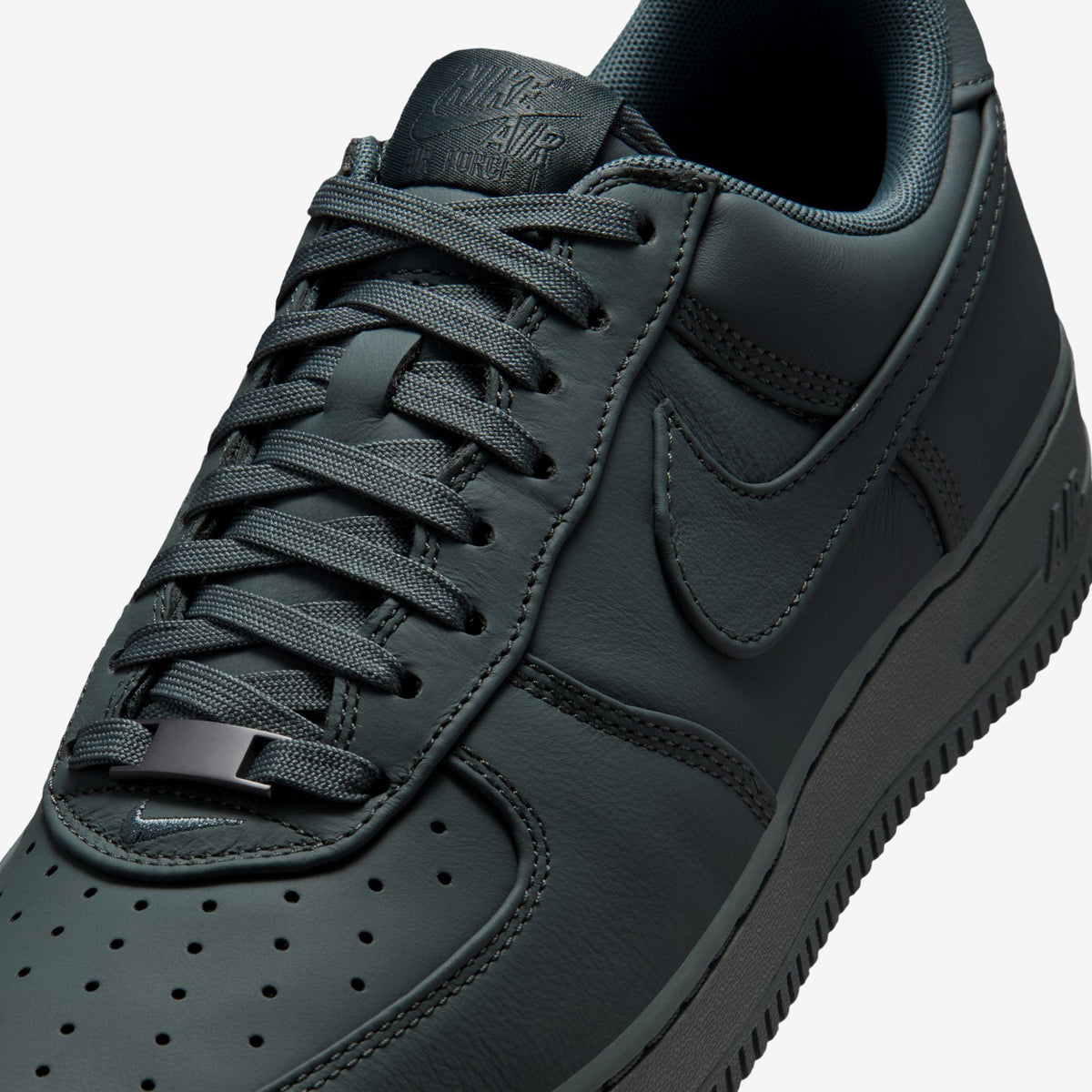 Nike Air Force 1 Low Retro Premium
