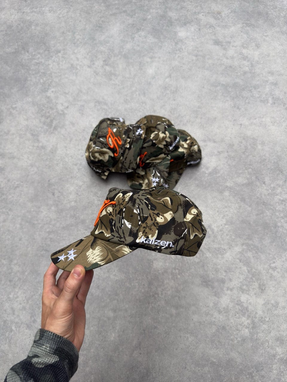 KAIZEN MARKET CAMO SCRIPT HAT