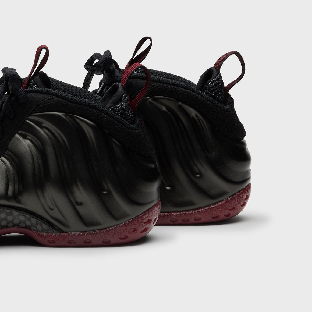 Nike Air Foamposite One - Black / Varsity Red