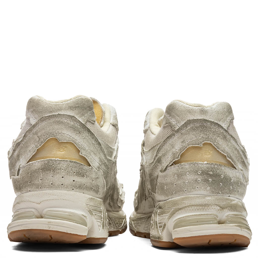 New Balance 2002R "Protection Pack Distressed" - Sea Salt/Gum