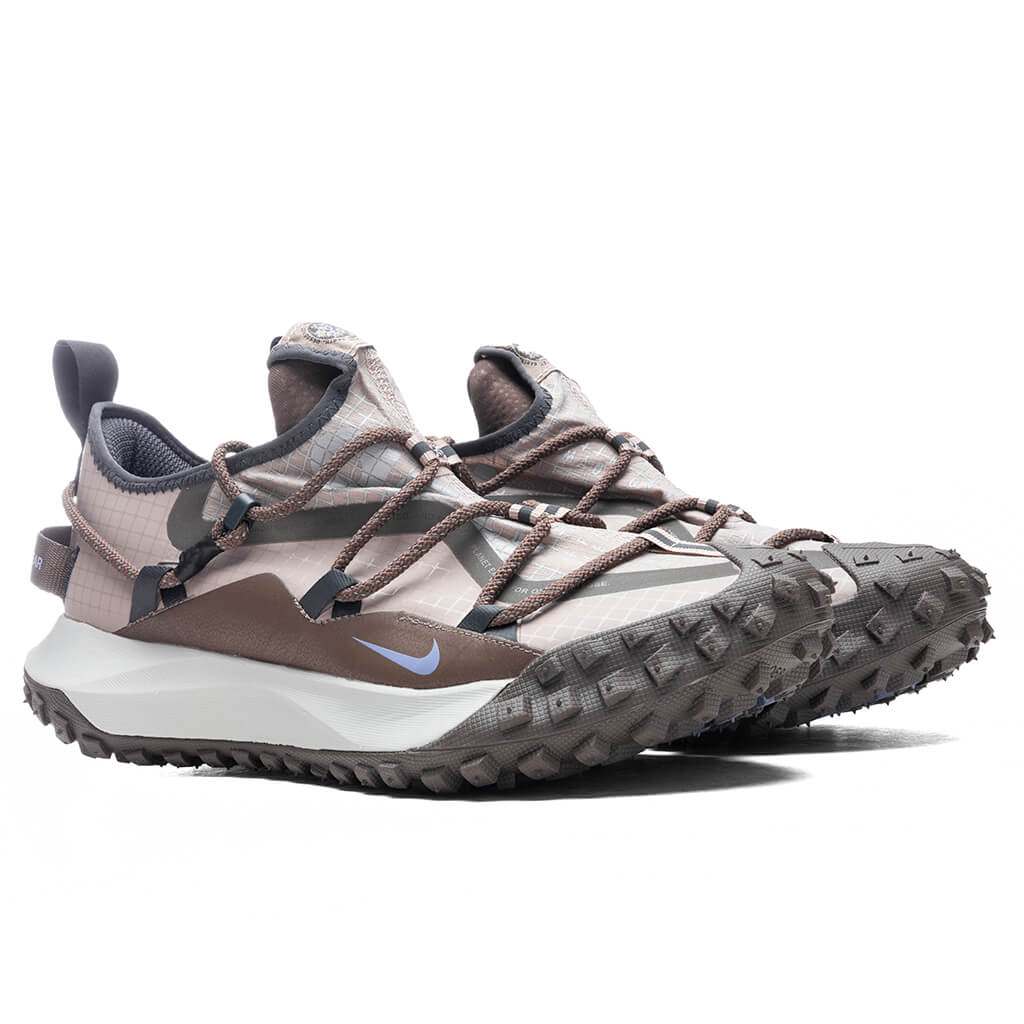 Nike ACG Mountain Fly Low SE - Ironstone/Malt/Light Iron Ore/Light Bone
