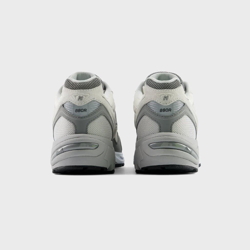 New Balance 880R - Sea Salt / Slate Grey