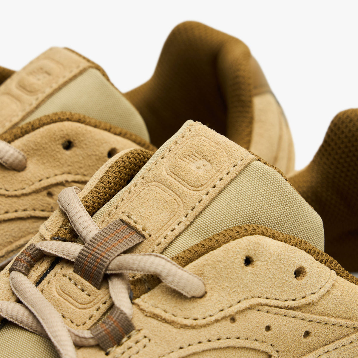 New Balance 204L Quicksand / Bark