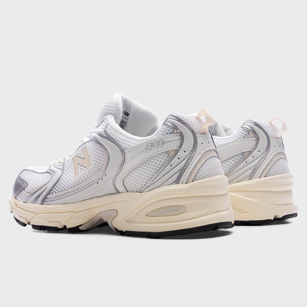 New Balance 530 - Silver Metallic/Linen