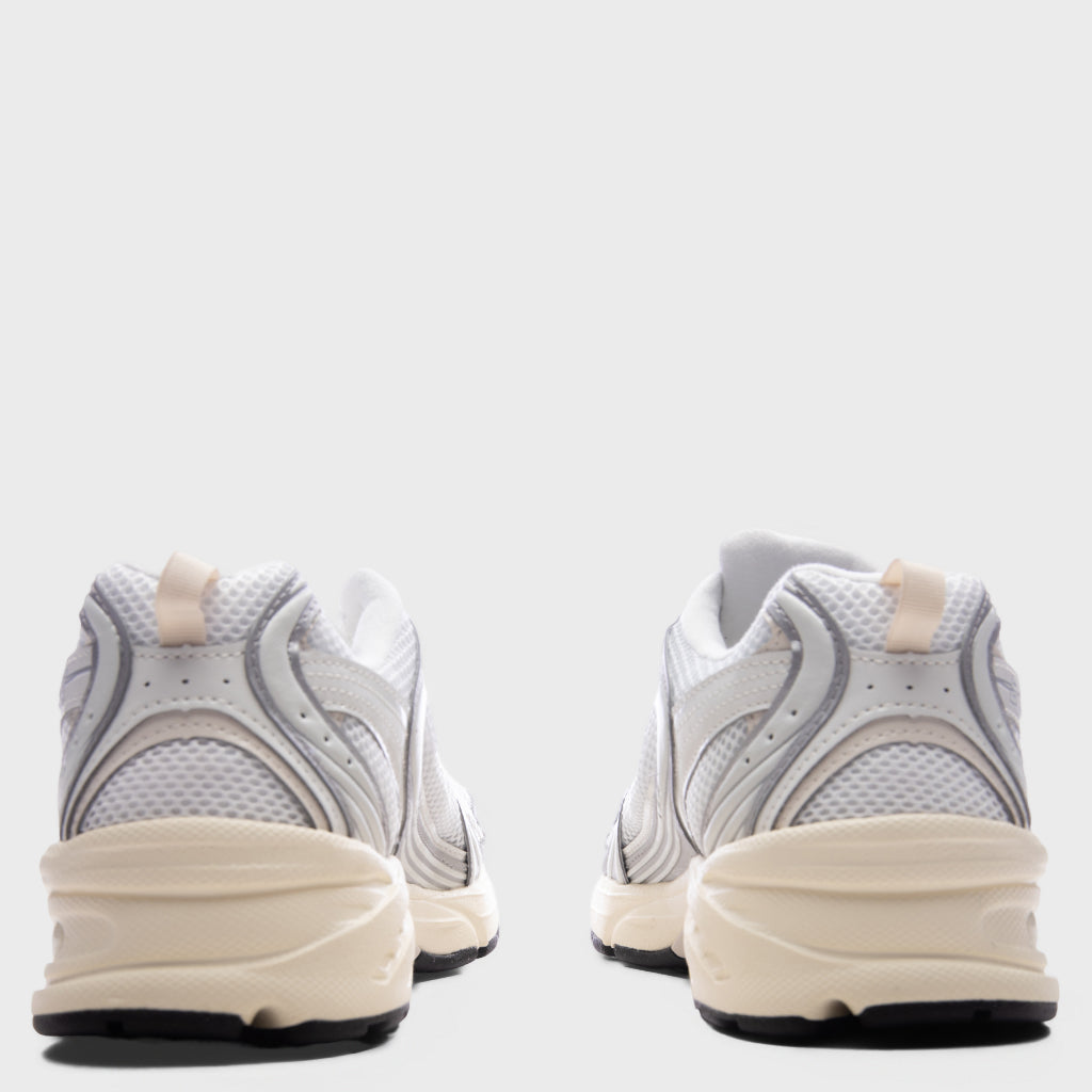 New Balance 530 - Silver Metallic/Linen