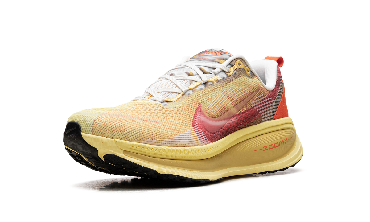 Nike Vomero 18 SE "International Running Pack - Vivid Sulfur" IH3576 999