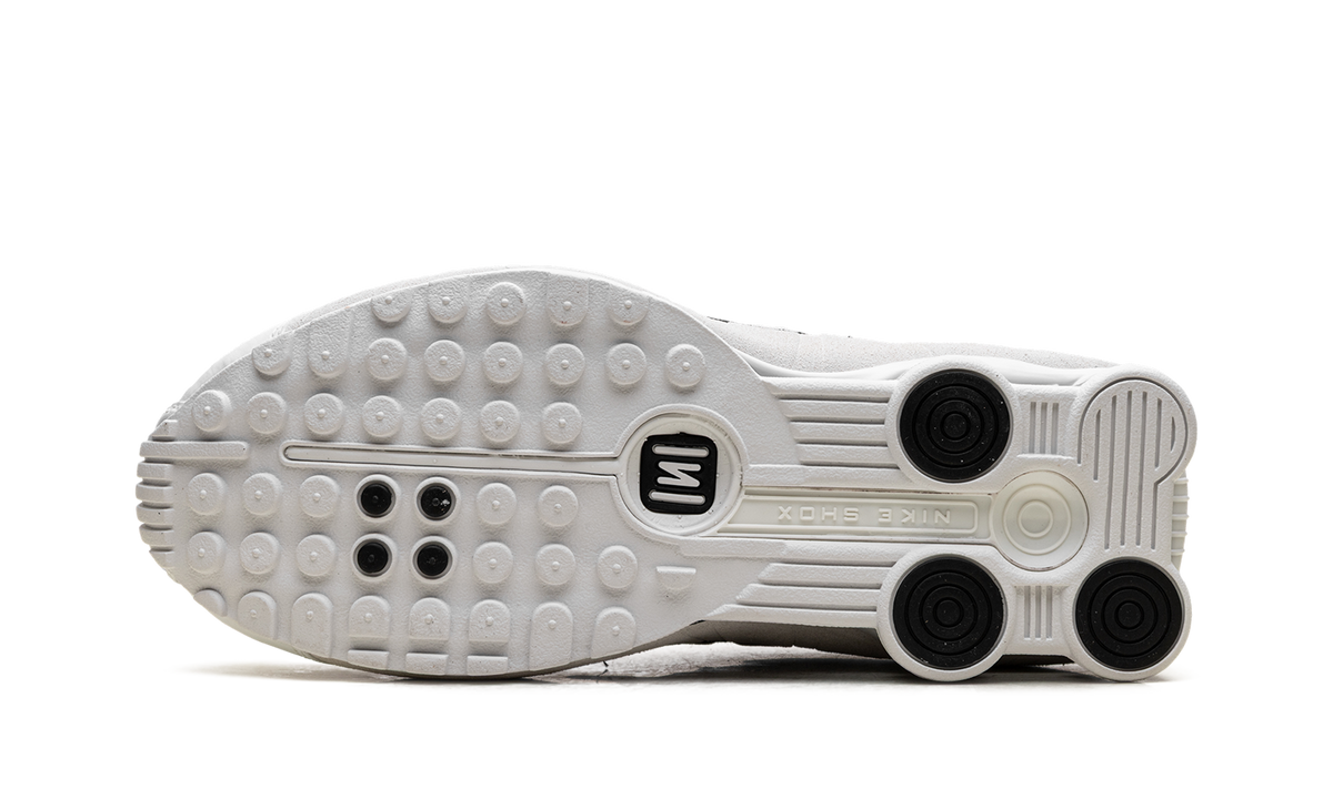 Nike Shox R4 WMNS "White Black Suede" HQ7739 100