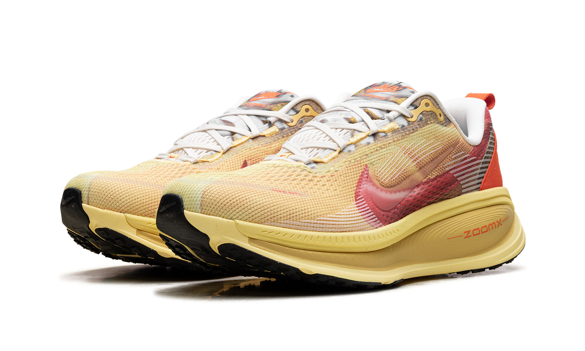 Nike Vomero 18 SE "International Running Pack - Vivid Sulfur" IH3576 999
