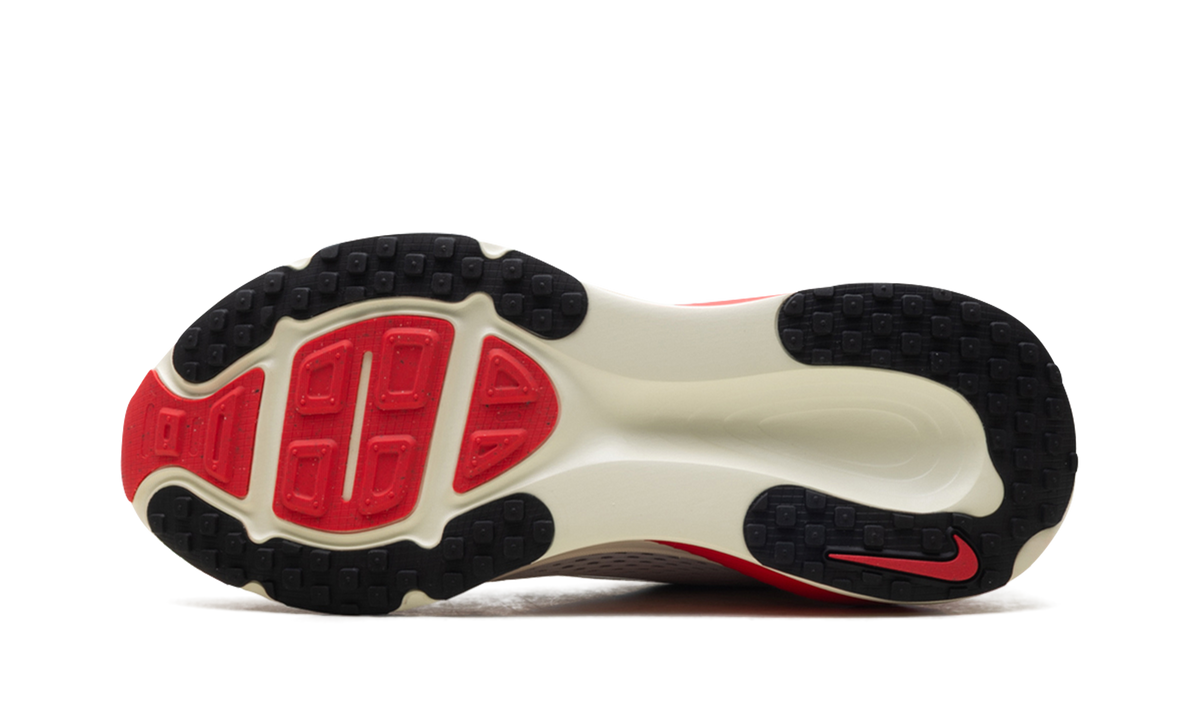 Nike Vomero 18 "Platinum Tint Siren Red Light Smoke Grey Metallic Pewter" HM6803 001