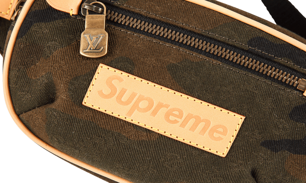 Bumbag "Louis Vuitton X Supreme" M44202