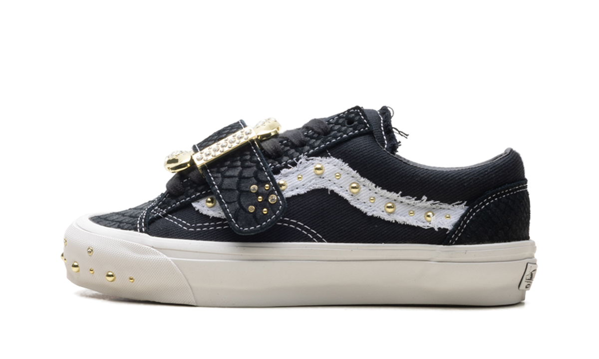 Vans Premium Old Skool 36 "Metagirl Buckle Black White" VN000ZAZHAB