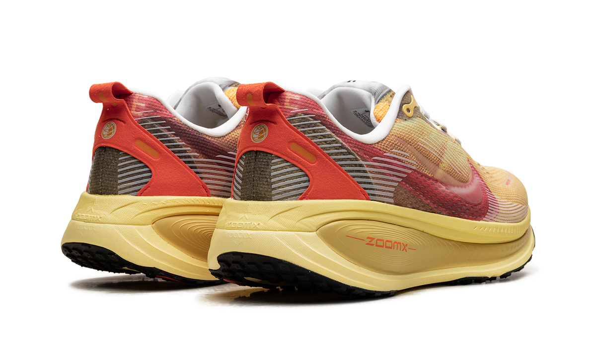Nike Vomero 18 SE "International Running Pack - Vivid Sulfur" IH3576 999