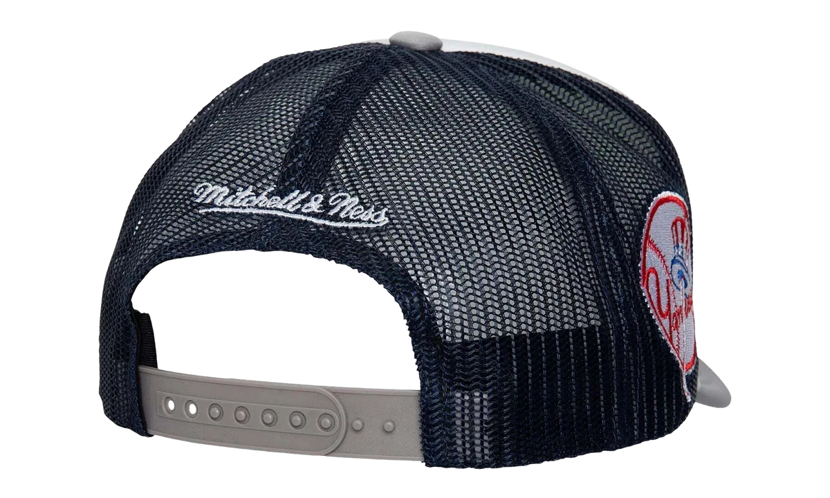 Mitchell & Ness MLB Blocker Trucker Cap "New York Yankees - White" HT8359 NYYWHIT