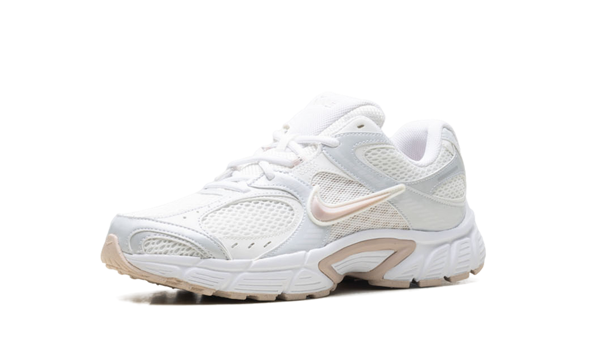 Nike V5 RNR WMNS "Summit White / Silt Red" HQ7901 110