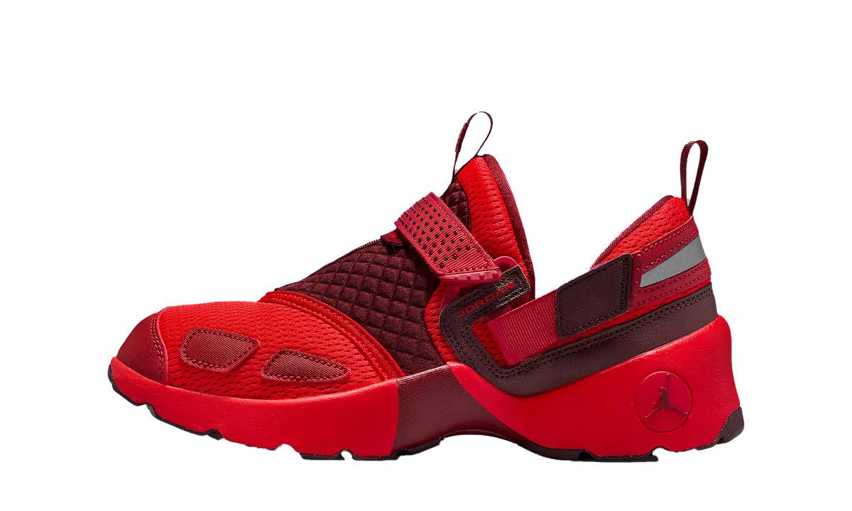 Jordan Trunner LX WMNS "Chile Red" HQ2164 601