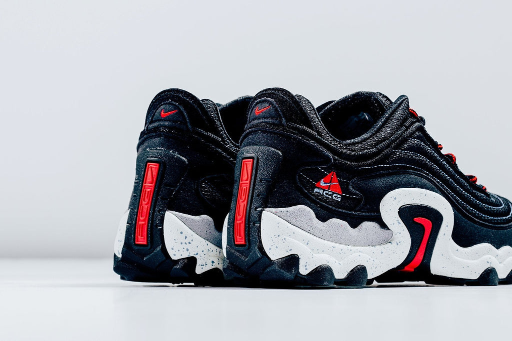 Nike ACG Air Skarn - Black/Habanero Red