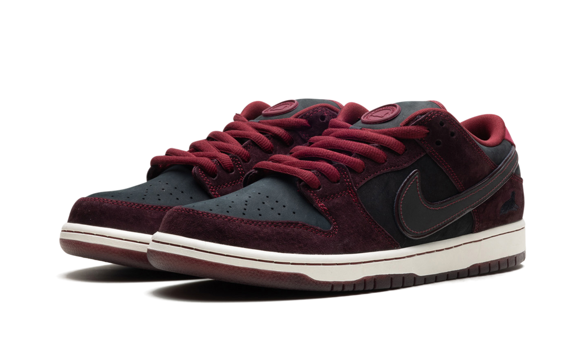 Nike SB Dunk Low "Riot Skateshop" FZ1289 200
