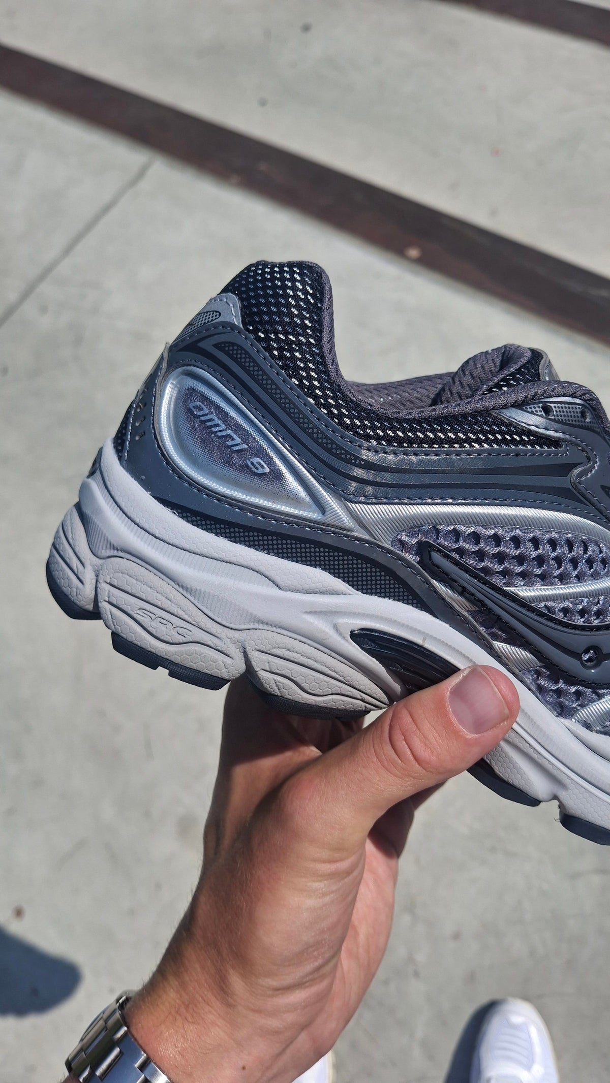 Saucony Progrid Omni 9 OG 'Carbon Cadet'