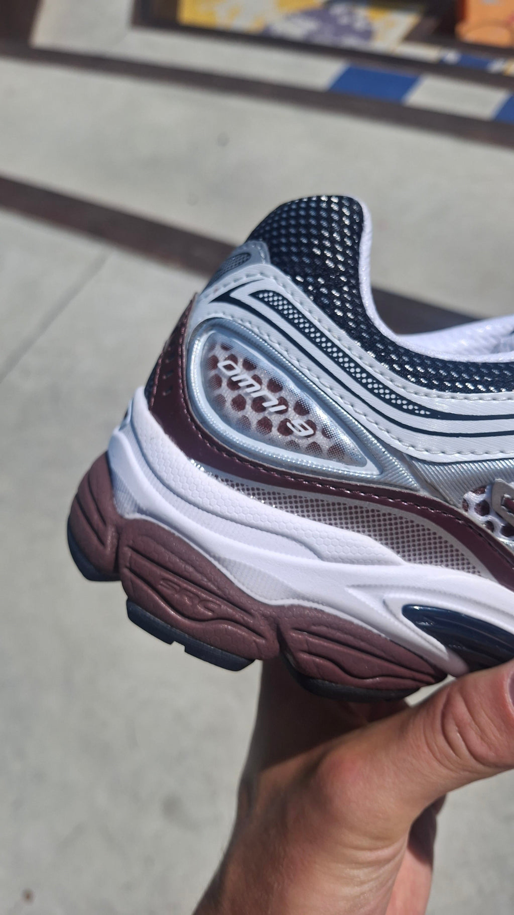 Saucony Progrid Omni 9 OG 'White Maroon'