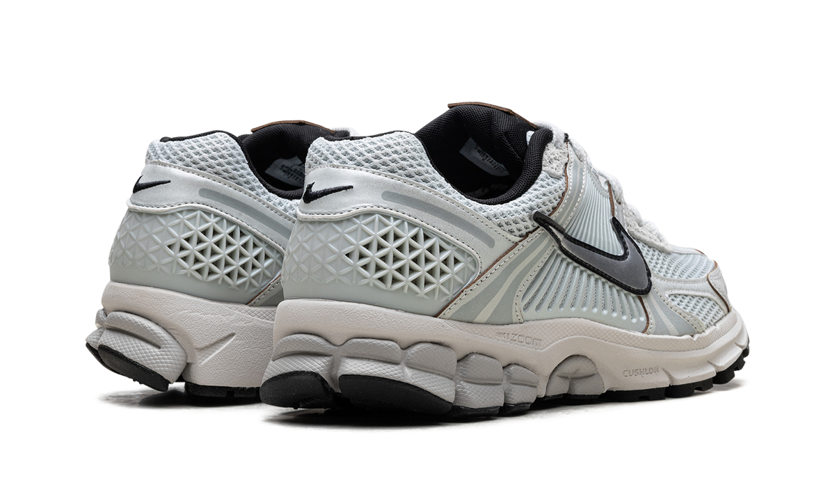 Nike Zoom Vomero 5 WMNS "Light Silver Chrome" FN6742 001