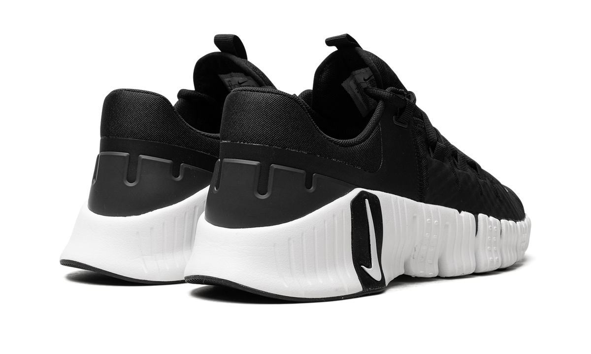 Nike Free Metcon 5 "Black / White" DV3949 001