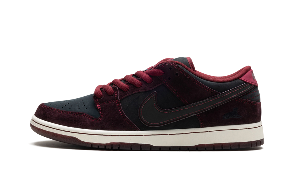 Nike SB Dunk Low "Riot Skateshop" FZ1289 200