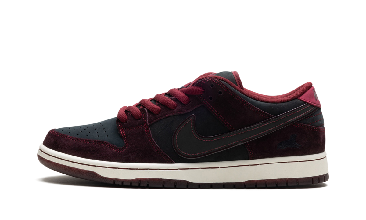 Nike SB Dunk Low "Riot Skateshop" FZ1289 200
