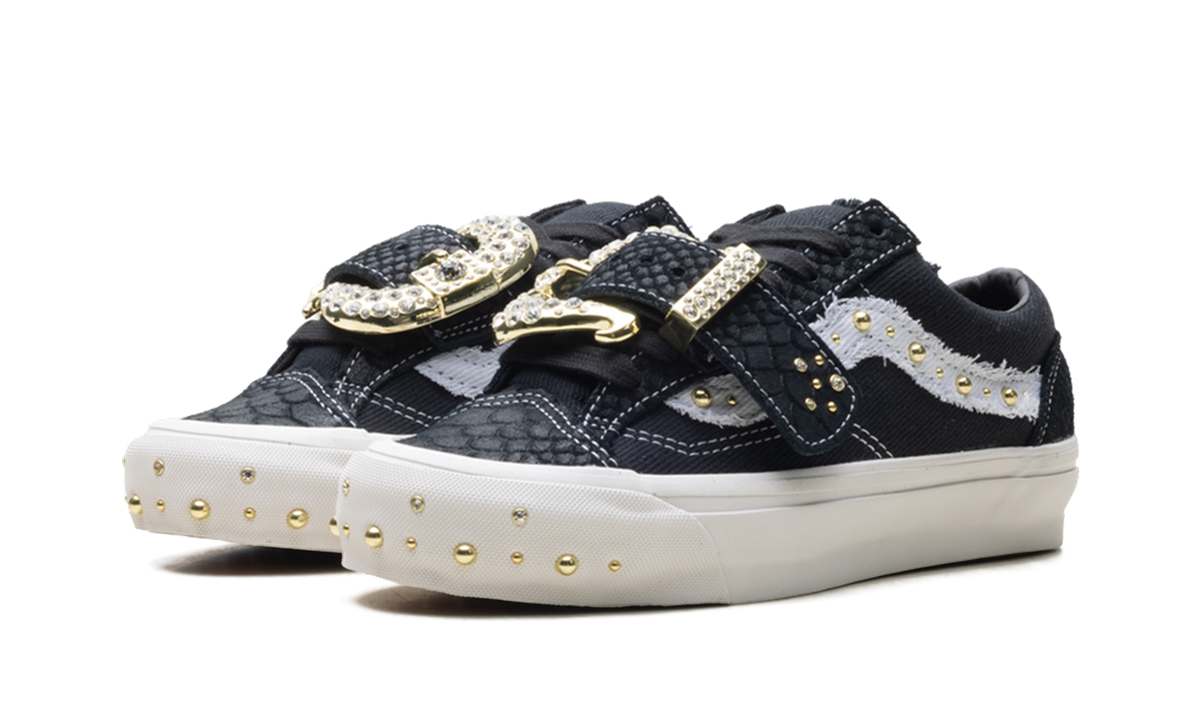 Vans Premium Old Skool 36 "Metagirl Buckle Black White" VN000ZAZHAB