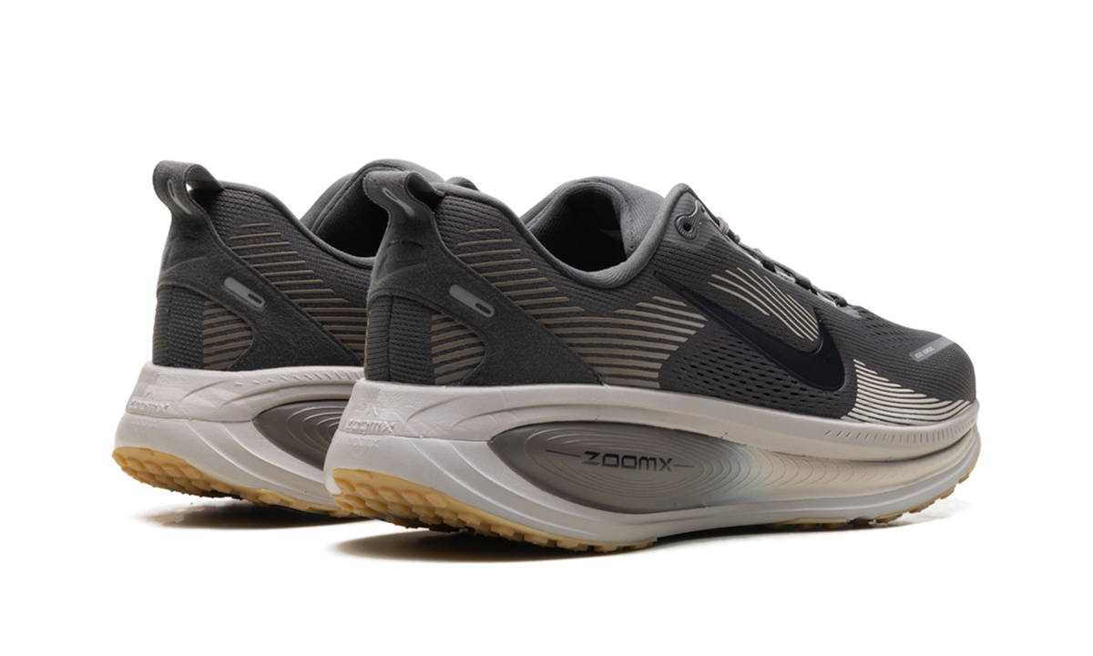Nike Vomero 18 "Medium Ash College Grey" HM6803 215