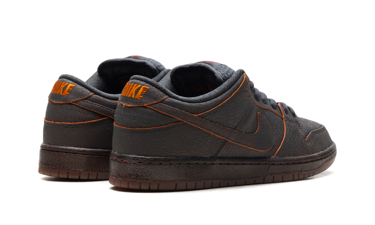 Nike Dunk SB Low "Krampus" HV1668 001